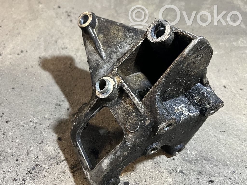 Land Rover Freelander Power steering pump mounting bracket 