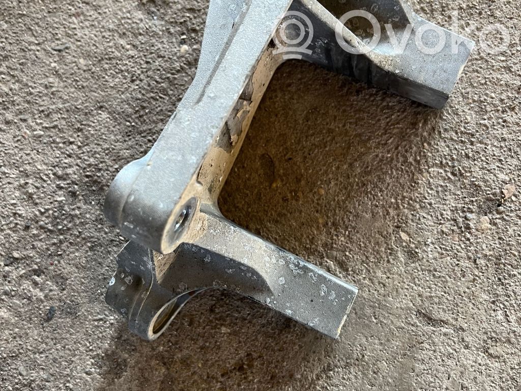 Citroen C5 Engine mounting bracket 