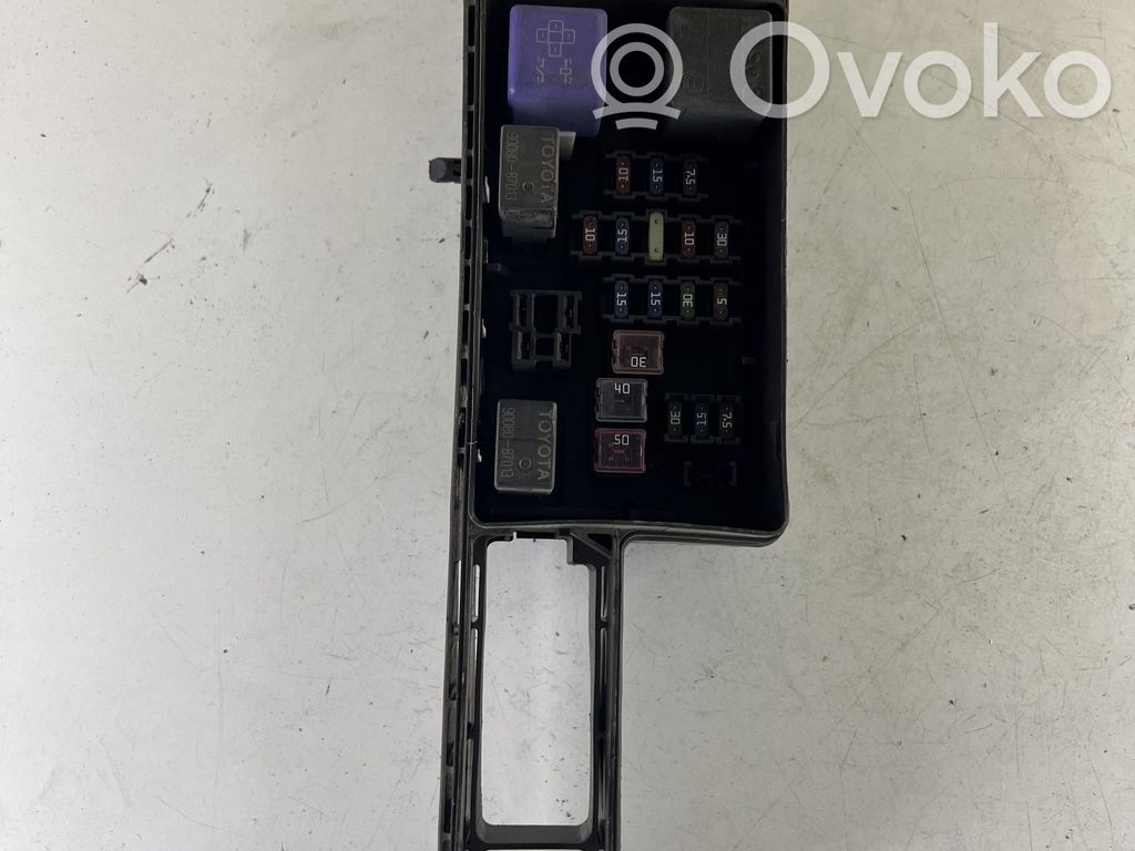 Toyota Avensis T220 Fuse module 