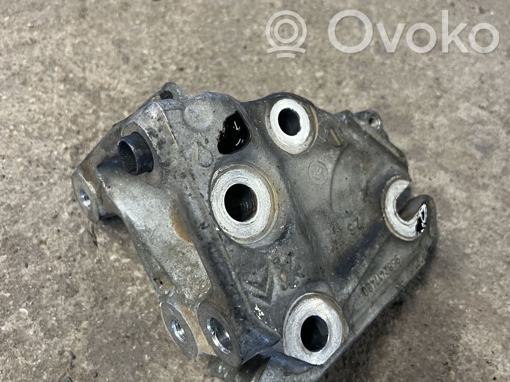 Citroen C5 Engine mounting bracket 
