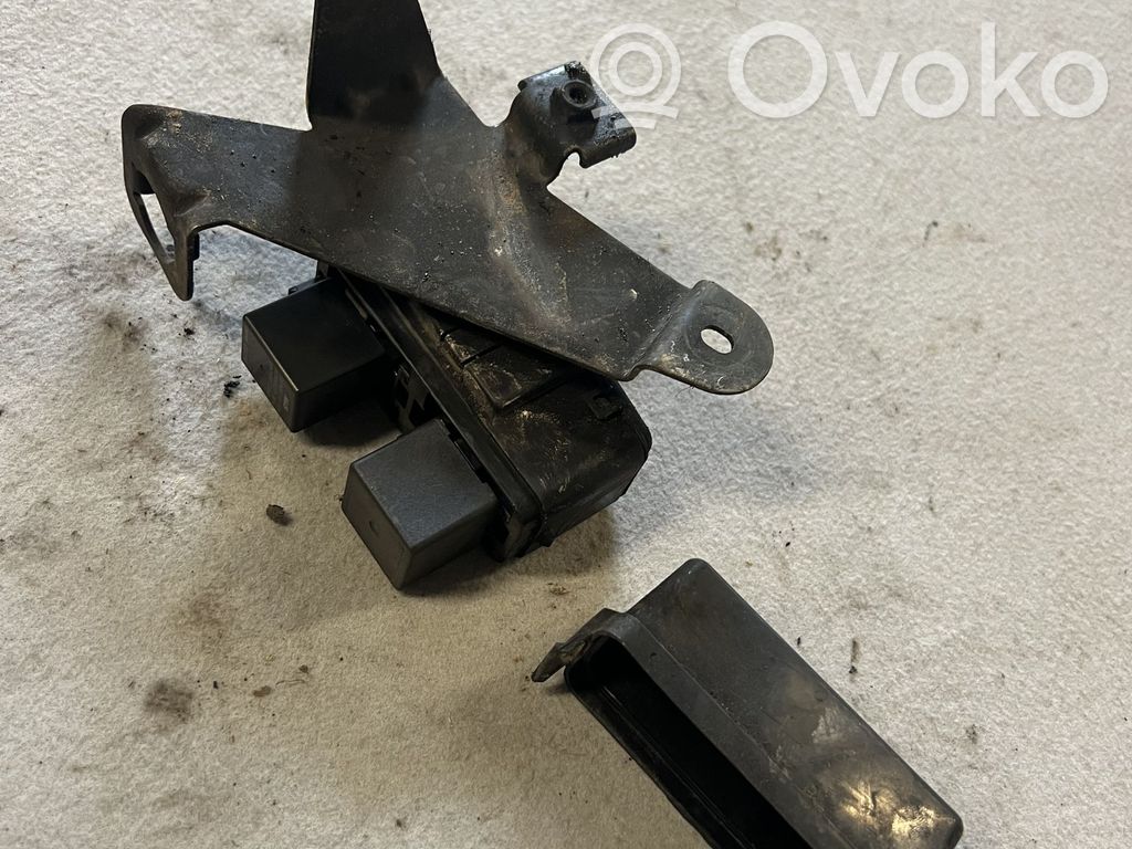 Opel Frontera B Bloque de montaje de relé 