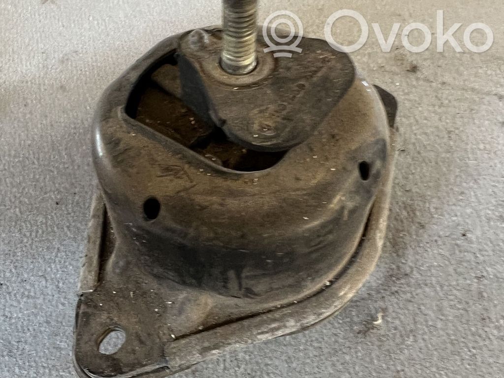 Renault Laguna II Engine mount bracket 