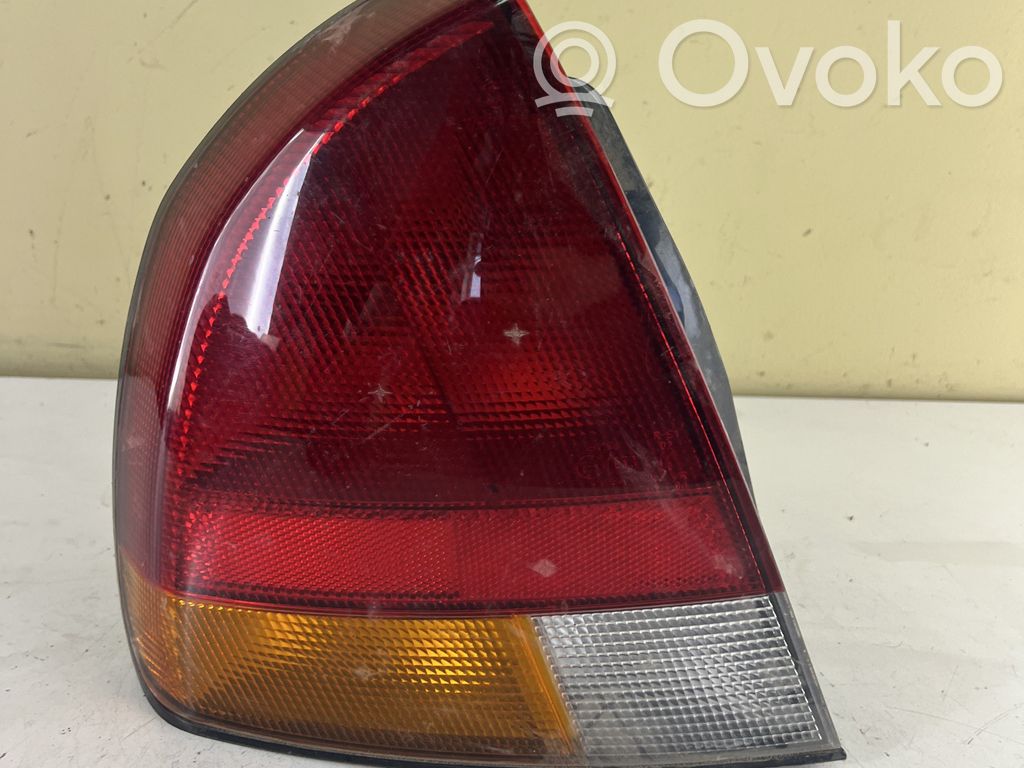 Mitsubishi Carisma Feux arrière / postérieurs 