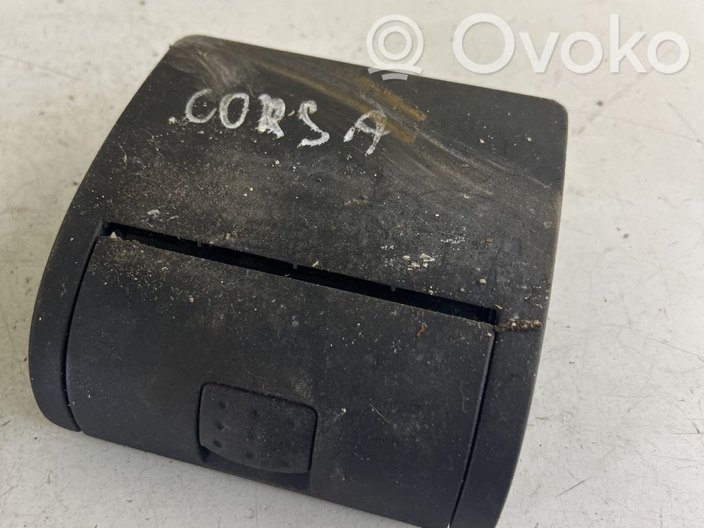 Opel Corsa C Передняя пепельница 