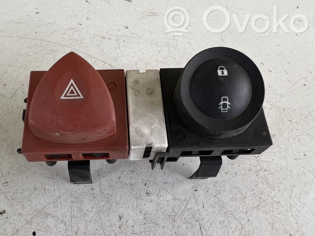 Renault Megane II Hazard light switch 