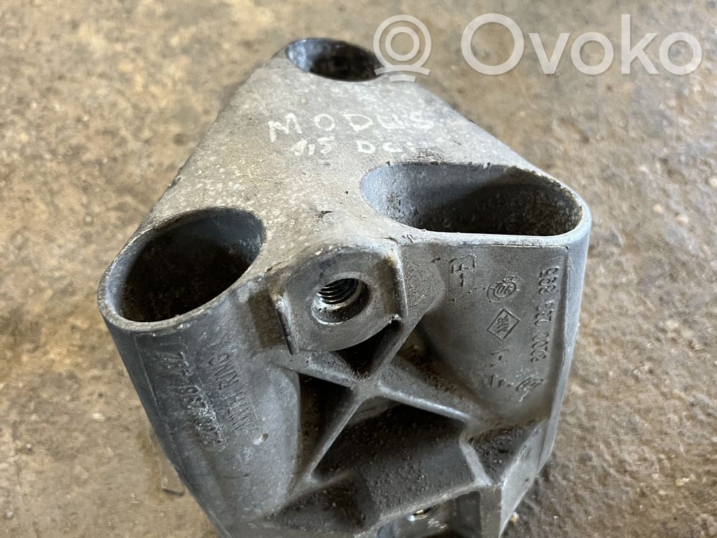 Renault Modus Engine mounting bracket 
