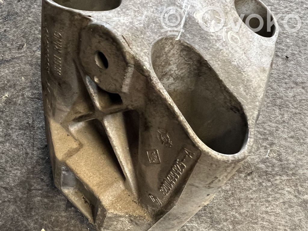 Renault Clio III Engine mounting bracket 