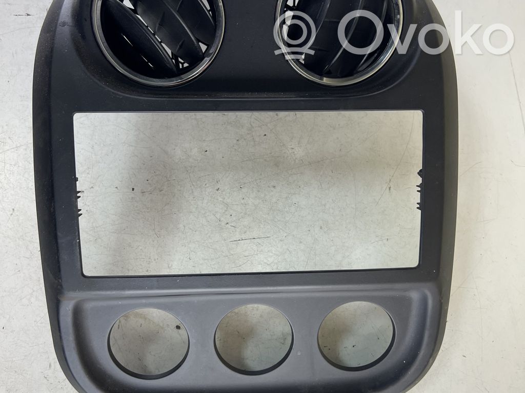 Jeep Compass Radio/GPS head unit trim 