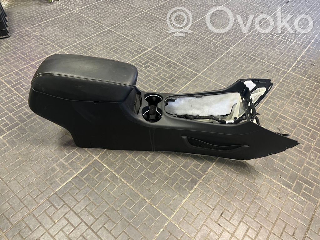 Armrest   1UJ551X9AE,1UJ551X9A,1ZX67DX9AA,045415581,20144148070,2440720DX9
