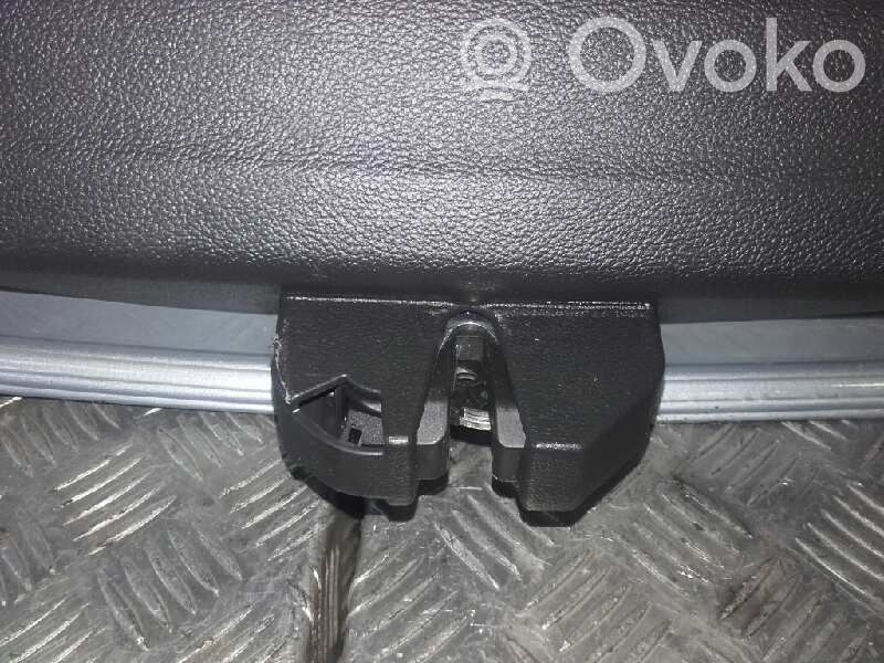 Tailgate lock latch