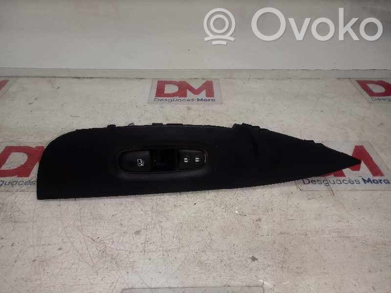 Nissan Qashqai Elektrinių langų jungtukas 