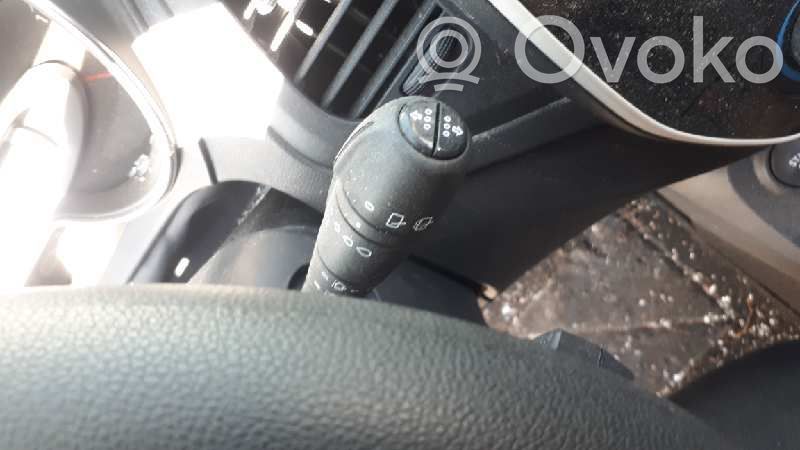Renault Captur Wiper control stalk 