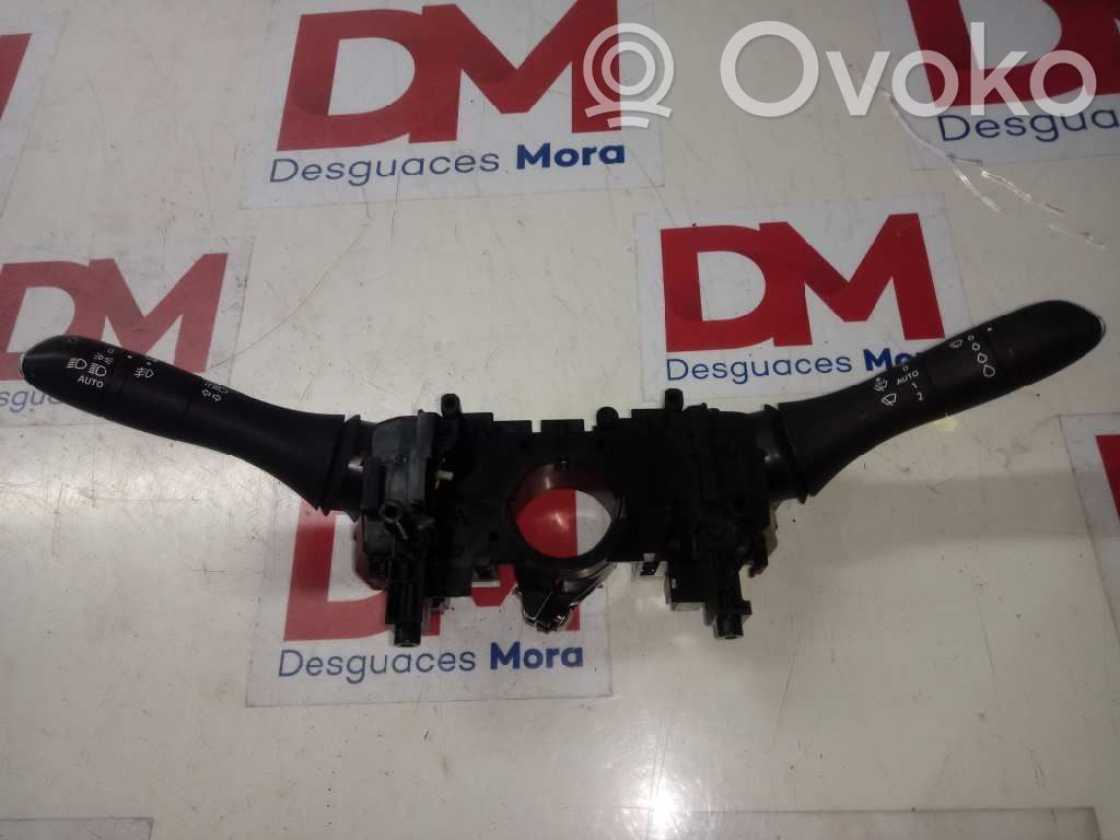 Interruptor de control del panel de luces   255678134R