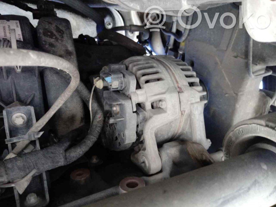 Opel Zafira B Alternator 