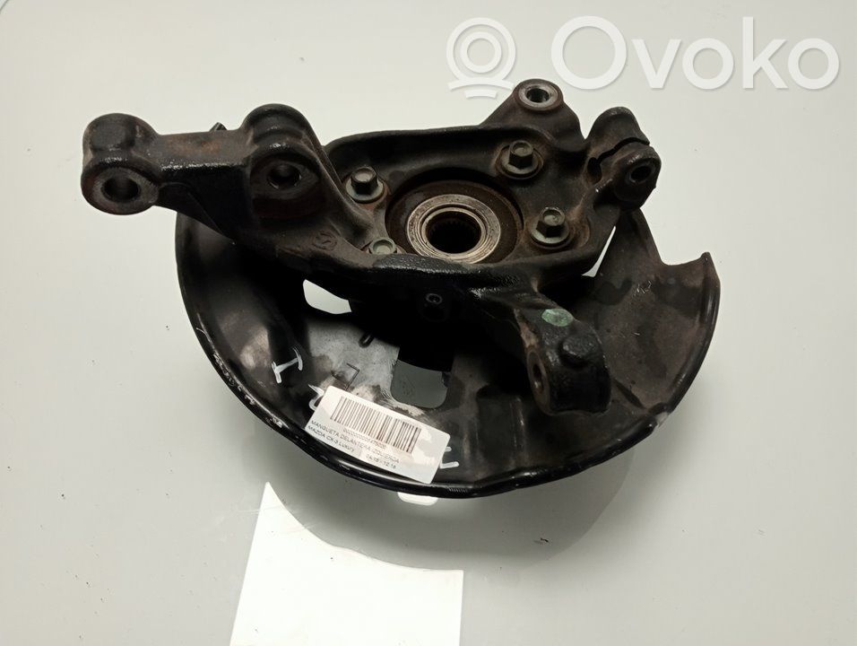 Mangueta de dirección de rueda delantera   D10E33031