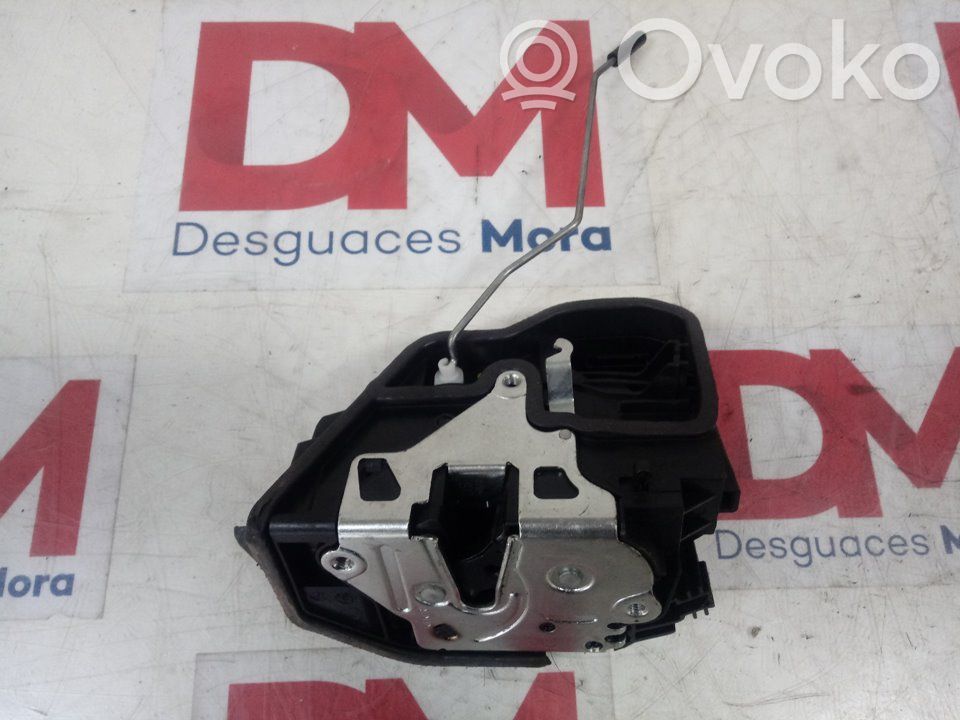 Rear door lock   7202147