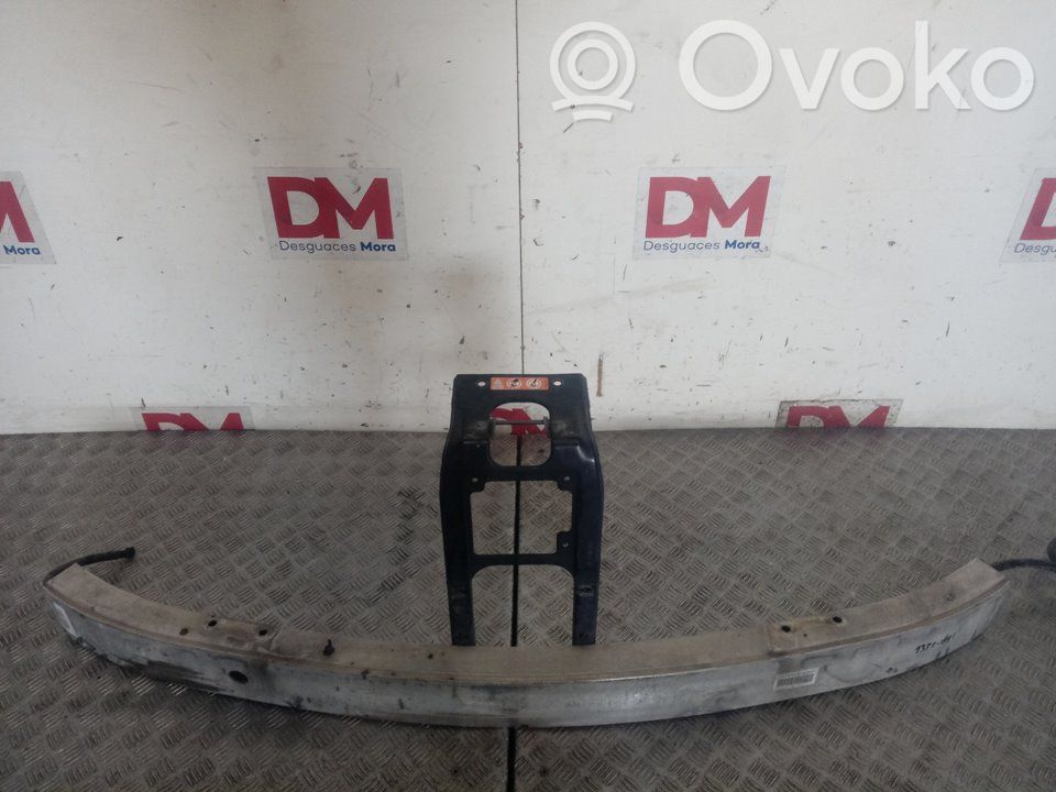 Soporte del parachoques delantero