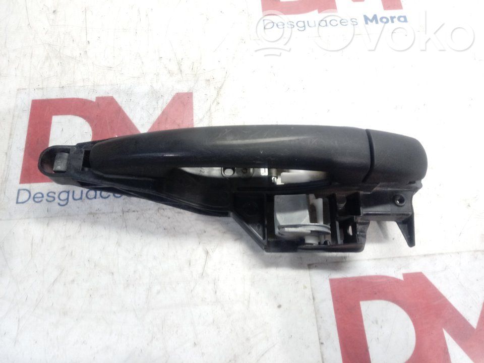 Manecilla externa puerta trasera