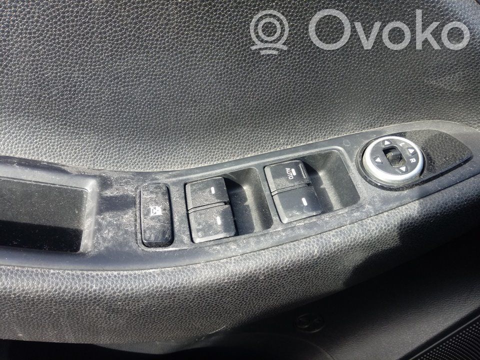 Hyundai i20 (GB IB) Przyciski szyb 