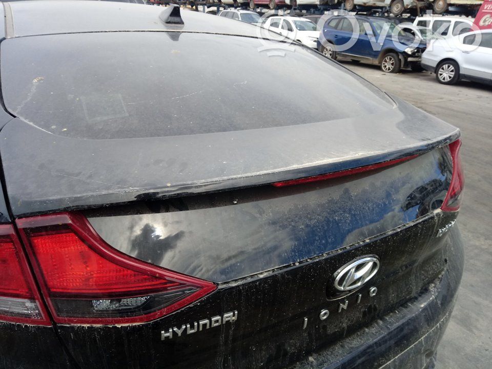 Tailgate/trunk spoiler