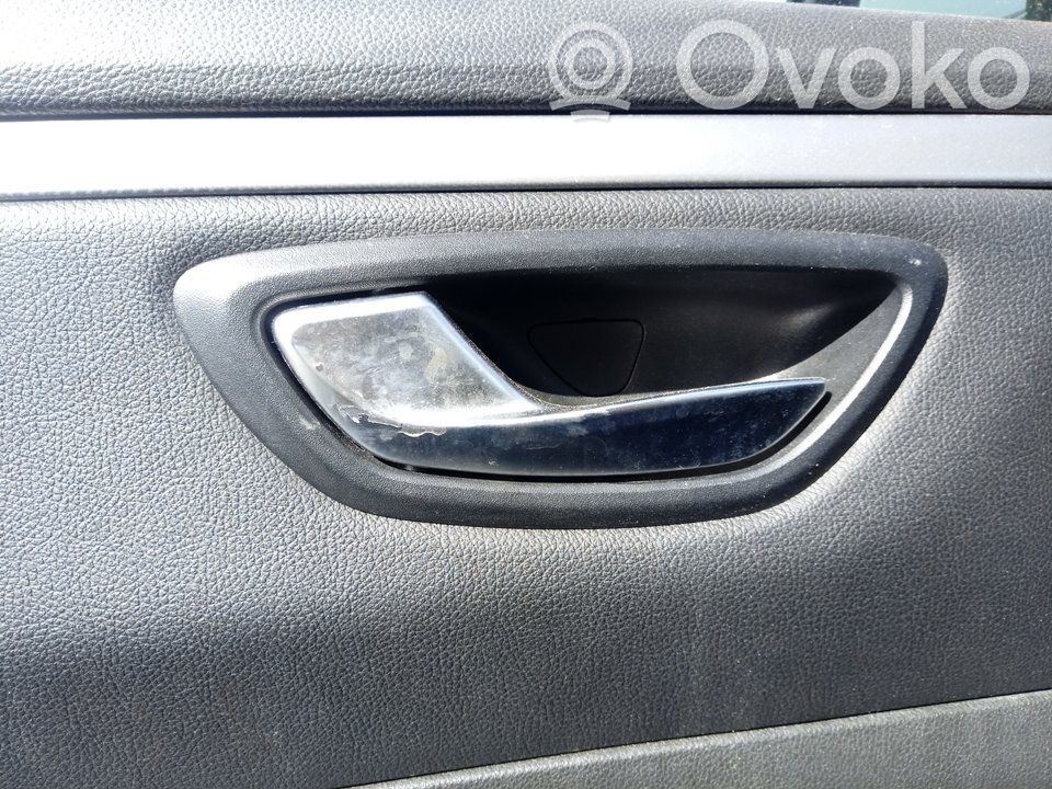 Poignée inférieure de porte avant