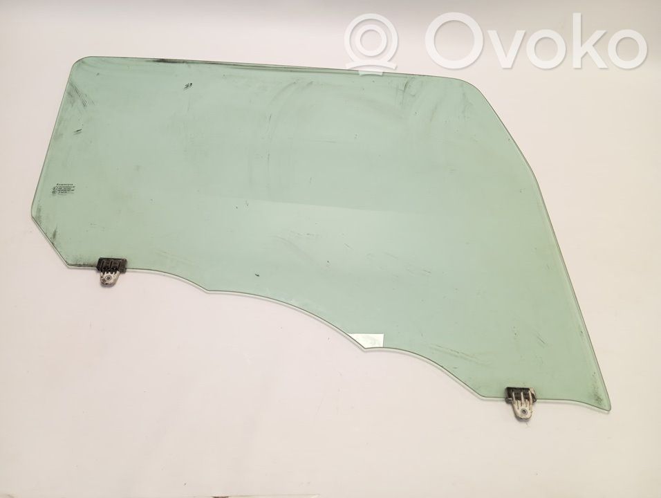 Renault Maxity Front door window glass four-door 