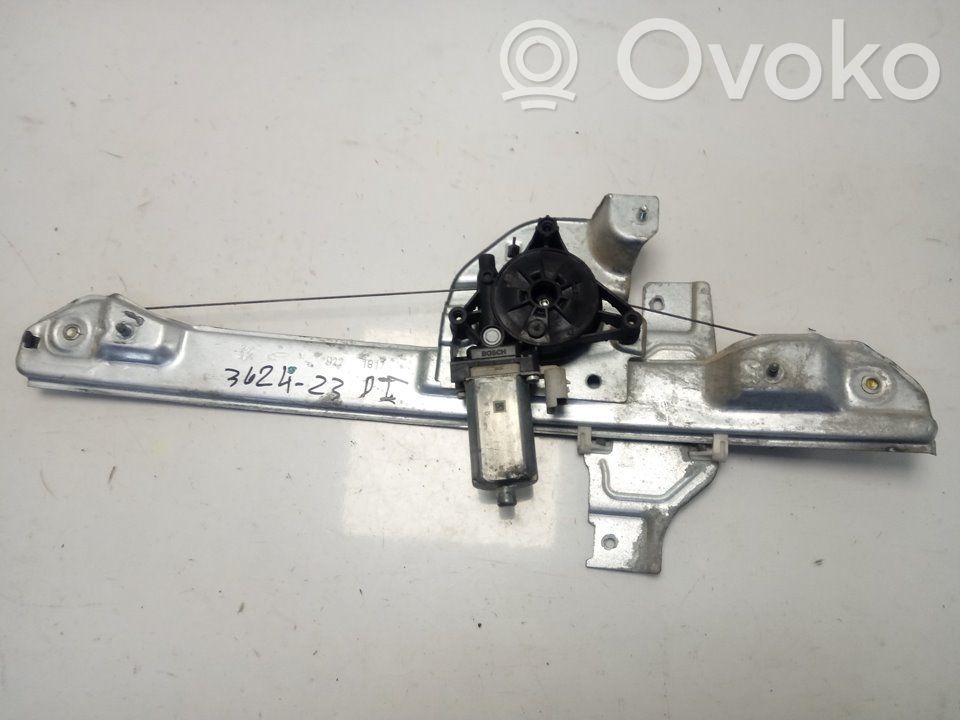 Regulador manual de la ventanilla delantera   9813093880