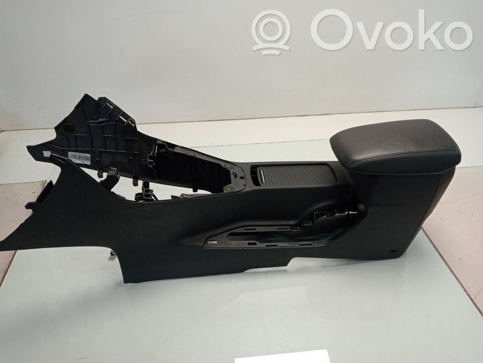 Armrest   A045A06EM35