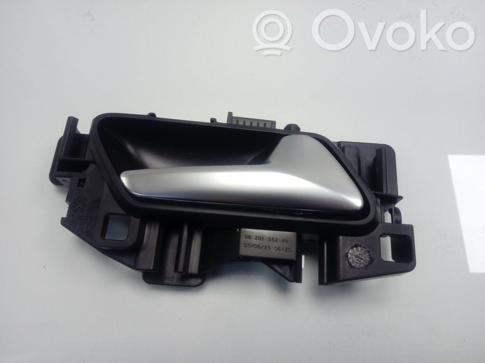 Opel Corsa F Poignée inférieure de porte avant 