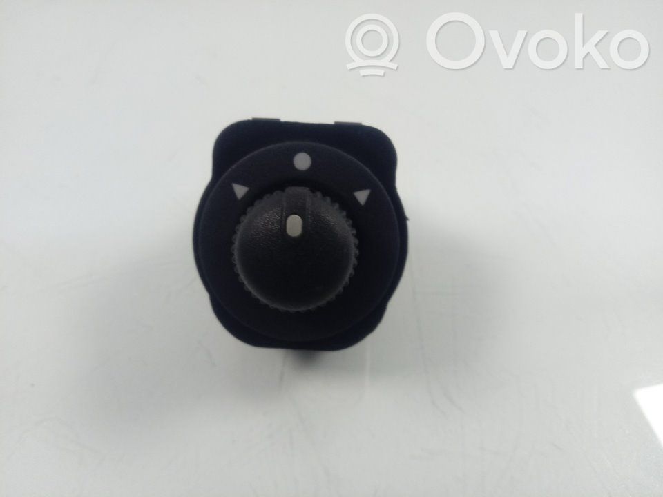 Wing mirror switch   SINREF