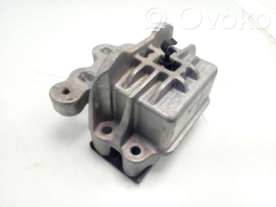 Engine mount bracket   GK217M124