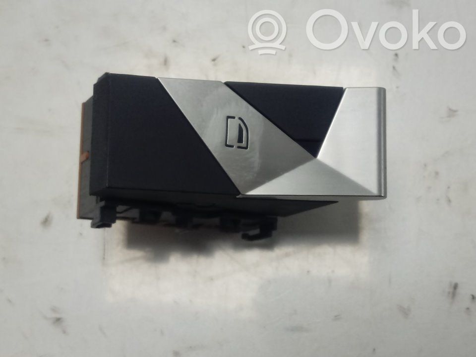 Electric window control switch   9817778577