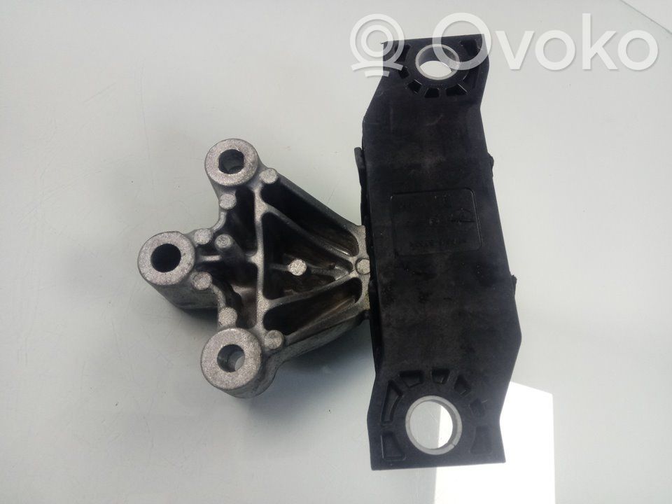 Engine mount bracket   112847590R