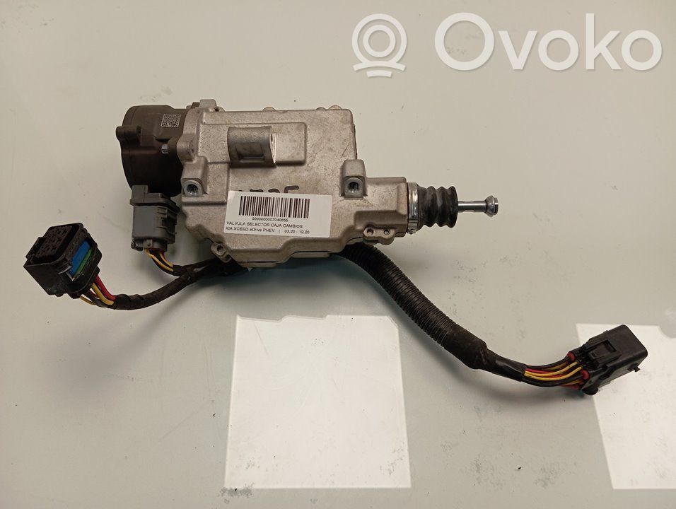 KIA Xceed Oven keskuslukituksen ohjausyksikön moduuli 