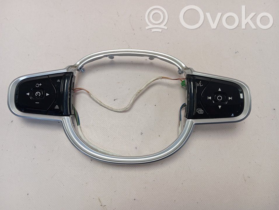 Boutons / interrupteurs volant   31443498