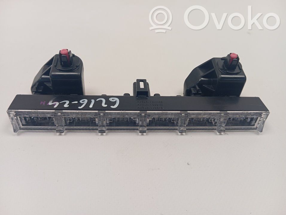 Toyota Auris E180 Trzecie światło stop 