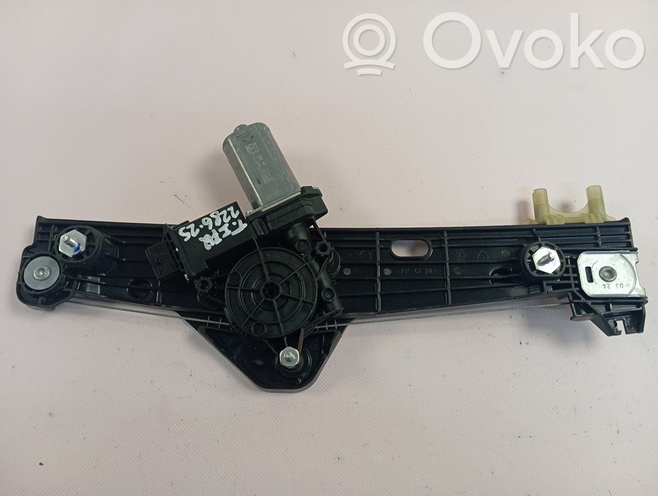 Jeep Avenger Meccanismo di sollevamento del finestrino posteriore senza motorino