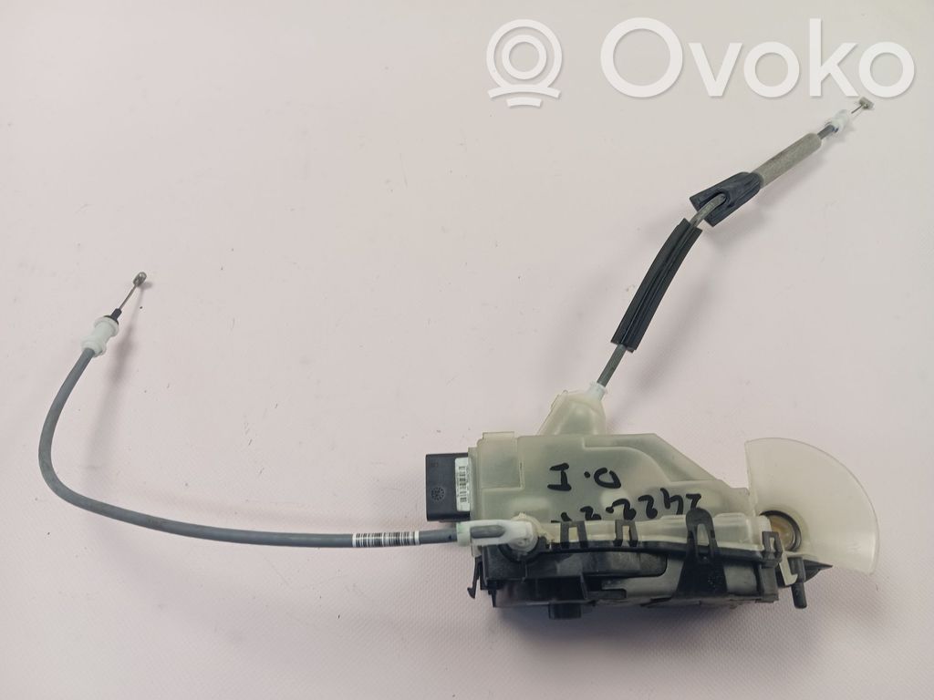 Opel Corsa F Zamek drzwi przednich 