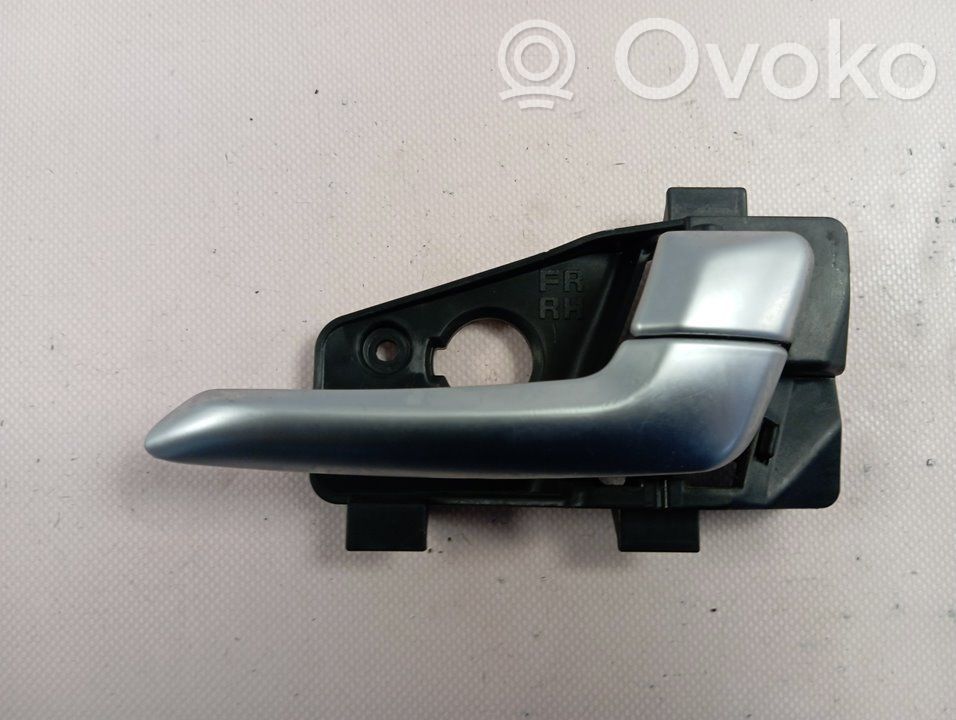 Manecilla interna puerta delantera   826201Y000