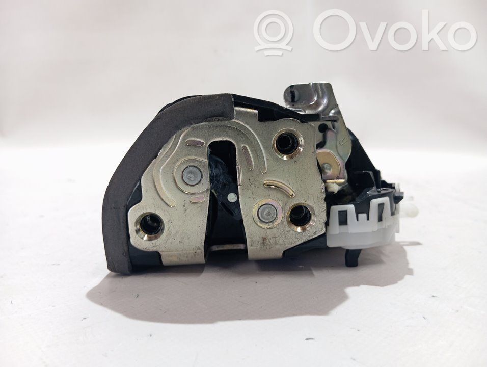 Toyota Yaris Zamek drzwi tylnych 