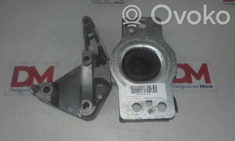Renault Megane II Engine mount bracket 