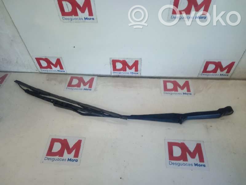 Volkswagen Polo III 6N 6N2 6NF Front wiper blade arm 