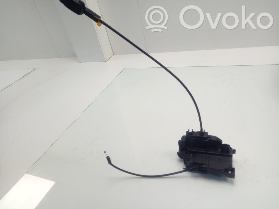 Renault Clio III Priekšpusē slēdzene 