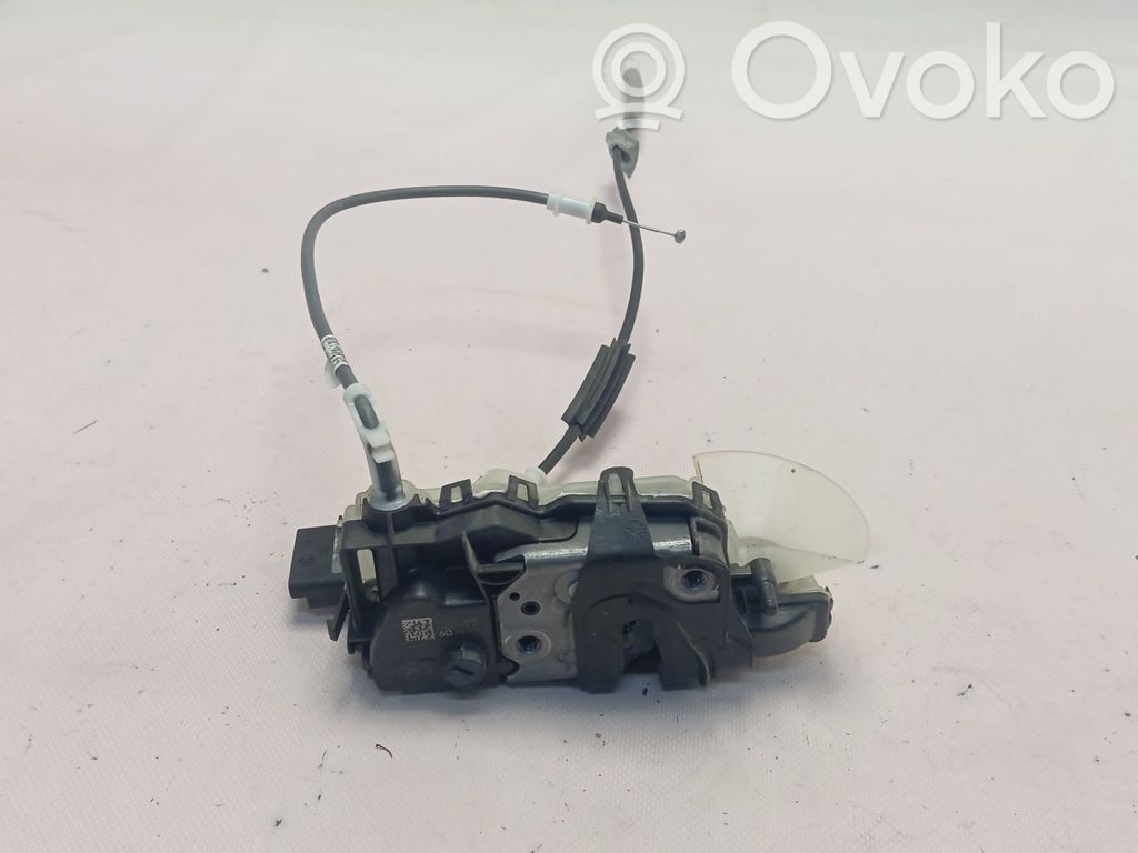 Opel Vivaro Front door lock 