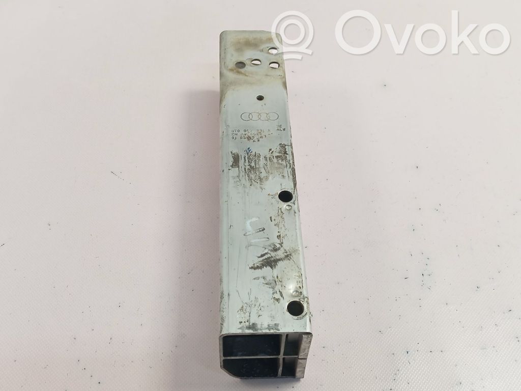 Priekinis laikiklis bamperio   8T0807331A