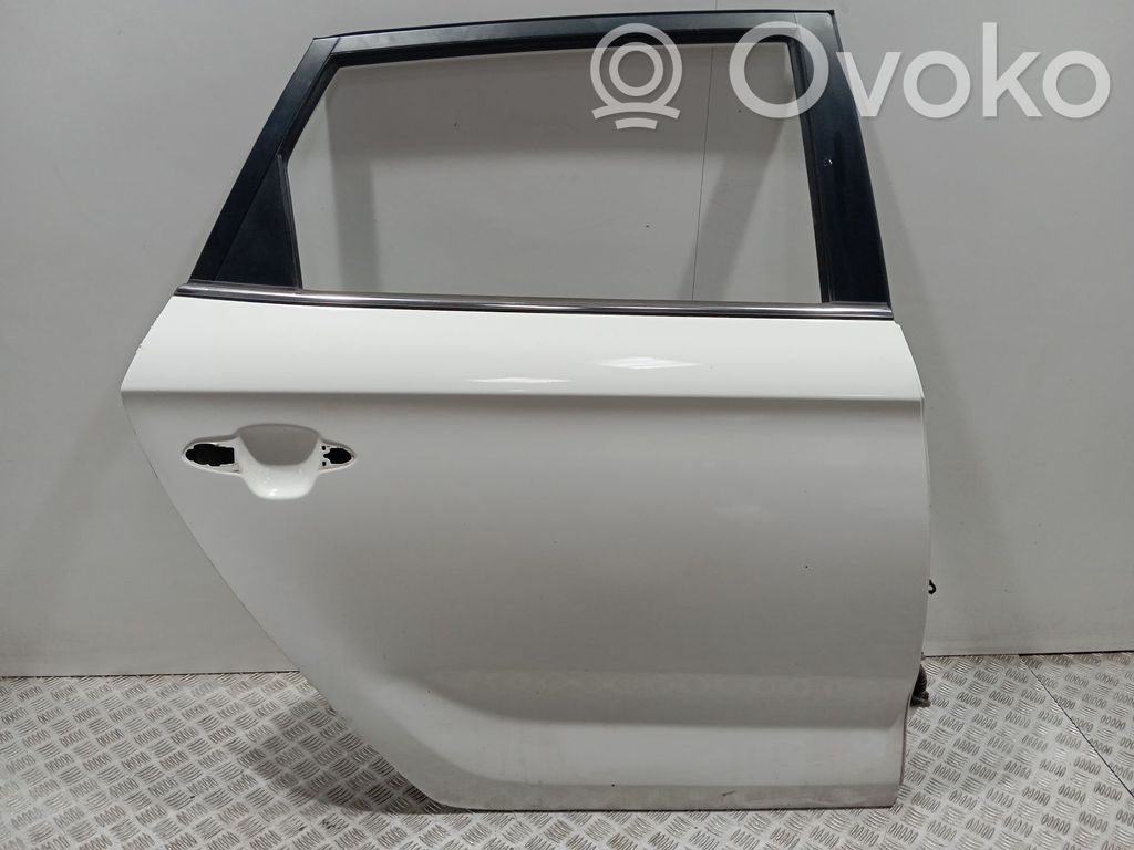KIA Carens III Puerta trasera 