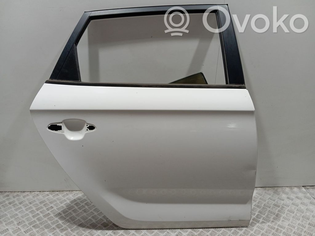 KIA Carens III Puerta trasera 