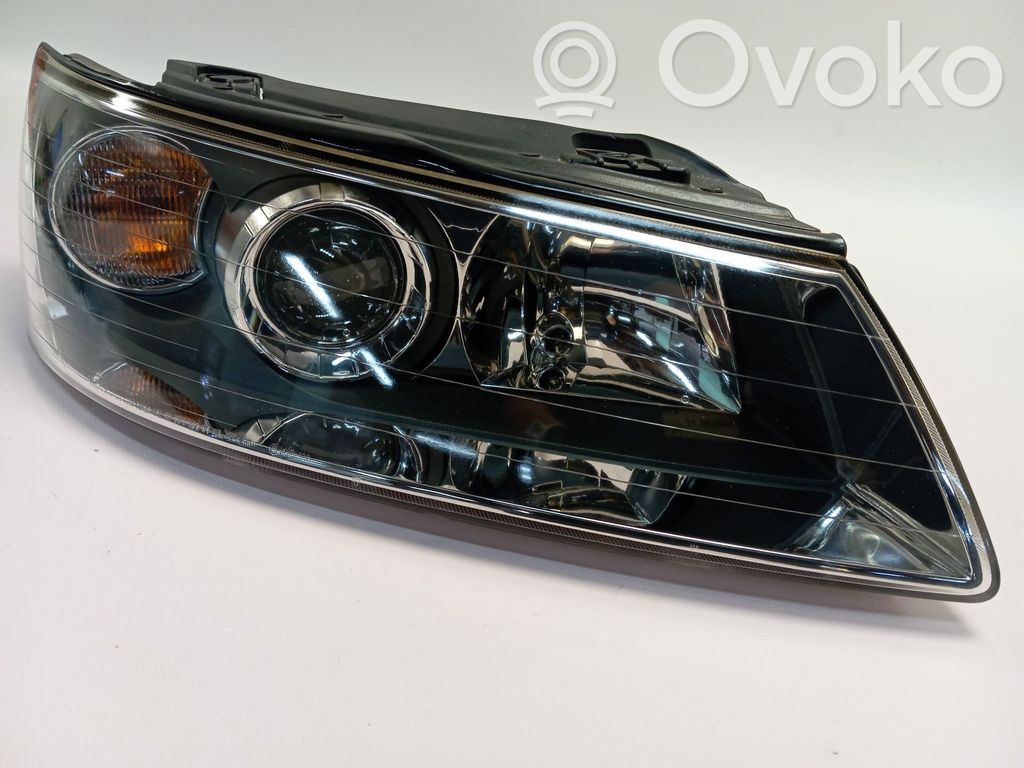 Hyundai Sonata Lampa przednia 