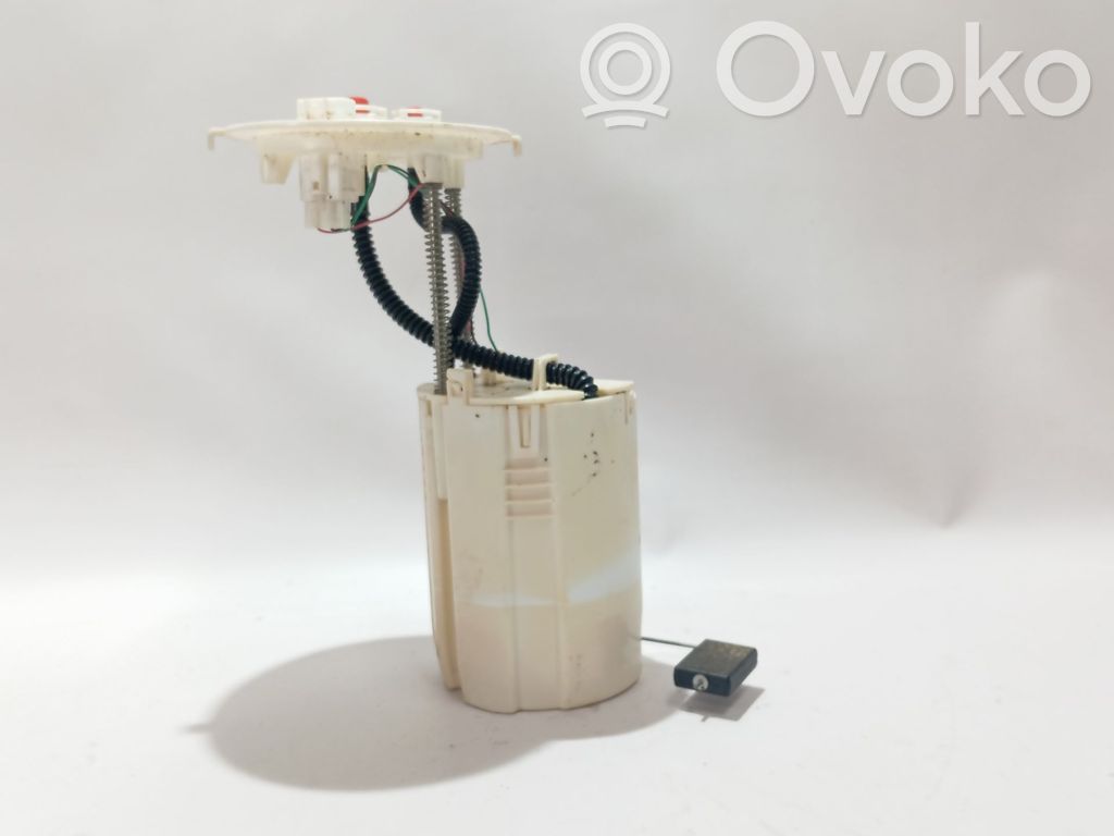 Toyota Hilux VIII Pompa carburante immersa 