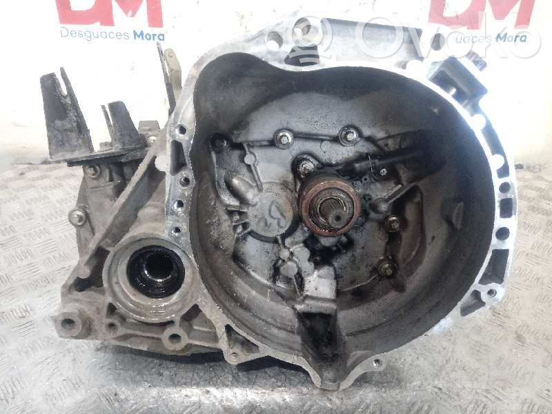 Nissan Micra Cutie viteze manuală cu 5 trepte 